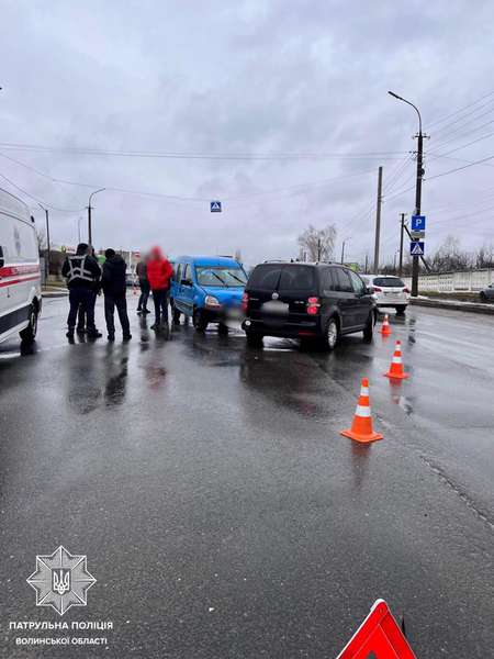 В поліції розповіли деталі аварії, що сталась біля консульства у Луцьку (фото)