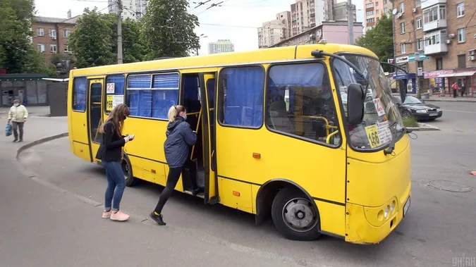 Автобус за напрямком Луцьк-Березолуки відновлює рух (фото)