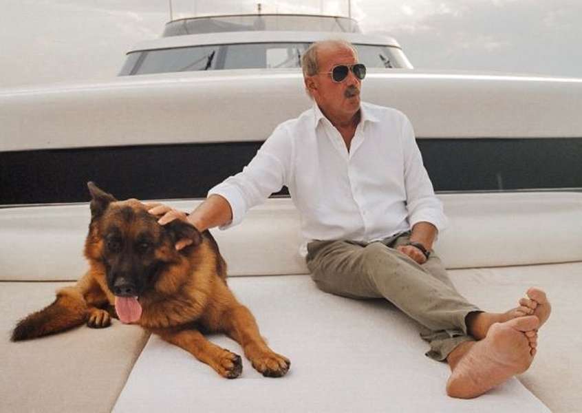 Вілла на Багамах, яхта і величезні статки: правда про найбагатшого у світі собаку (фото)