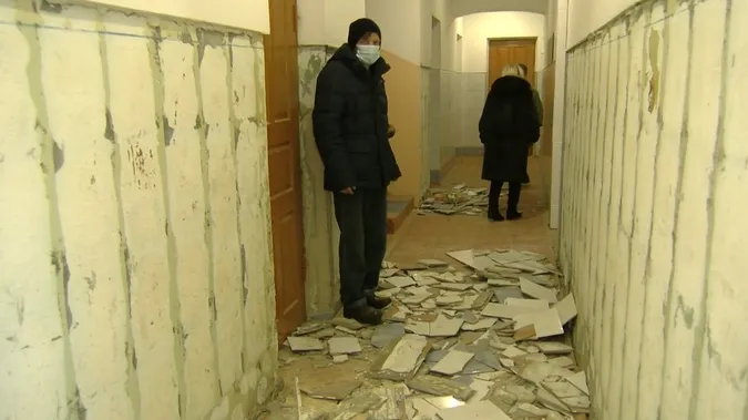 В інтернаті в Горохові, де обвалилася стіна, люди сплять у коридорах (відео)
