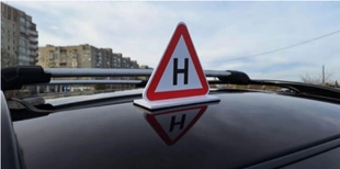 «Н» замість «У»: в Україні почали по-новому позначати навчальні автомобілі