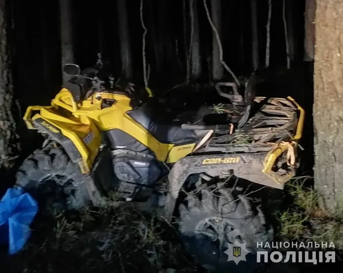 Під Луцьком квадроцикл в'їхав у дерево – водій загинув на місці