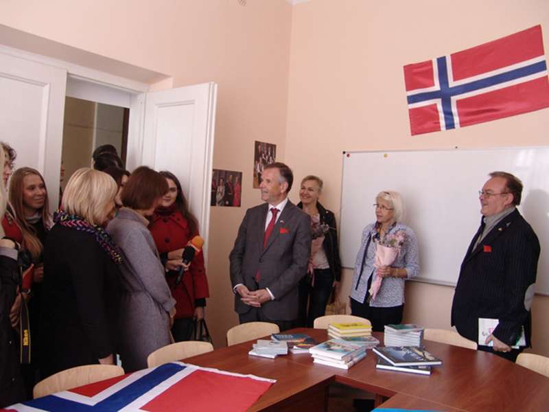 Жадан норвезькою і прапори: у луцькому виші відкрили Центр норвезької мови і культури (фото, відео)