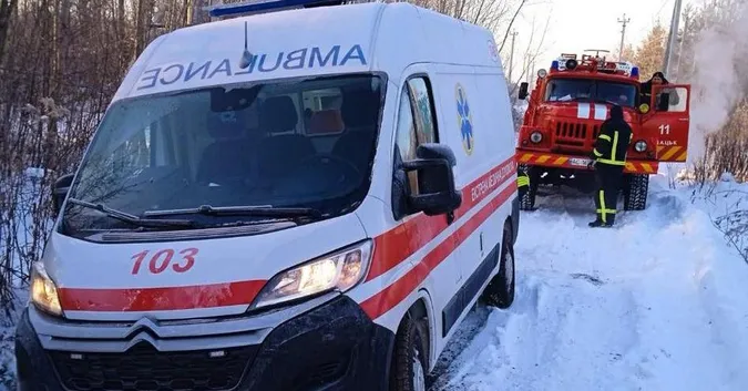 У Шацьку замети паралізували карету швидкої