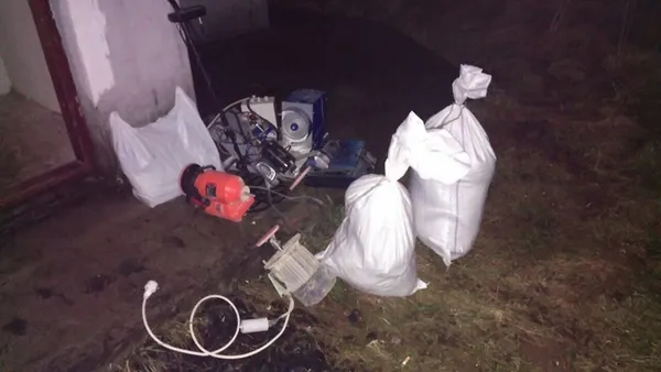 Поблизу Луцька виявили підпільний цех із обробки бурштину 