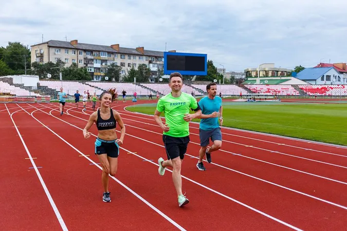 Лучани готуються до півмарафону: як проходять групові тренування (ФОТО)