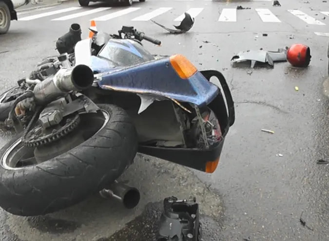 На Волині 15-річний мотоцикліст влетів у легковик: є постраждалі