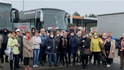 На кордоні Словенії та Італії застрягли два автобуси з українцями, які повертаються додому (відео)