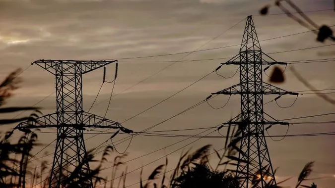 В Україні залишаються знеструмленими 700 тисяч сімей (відео)