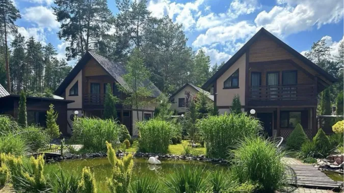 Поблизу озера Світязь продають дві популярні бази відпочинку за понад 16 млн грн