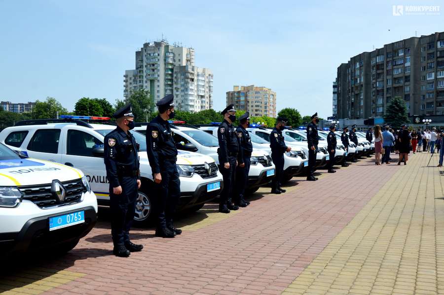 Волинські офіцери громад отримали 25 новеньких службових автомобілів (фото, відео)