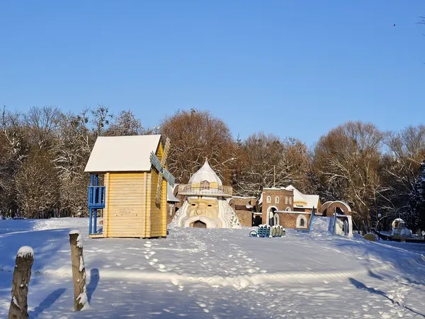 Кликуни несуть світло: показали мальовничі ранкові пейзажі Луцька (фото)