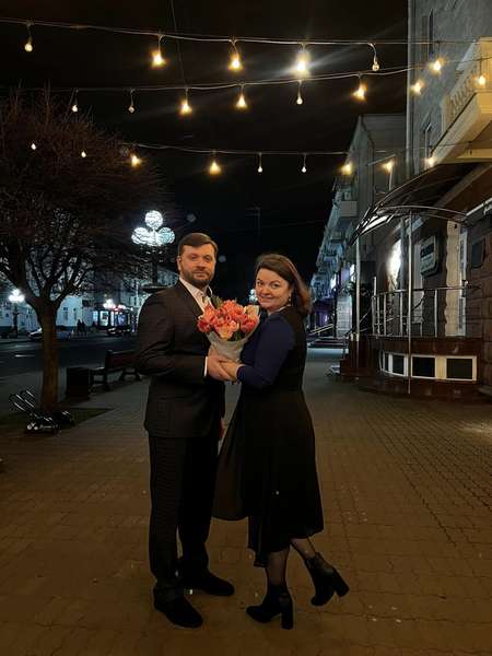 Луцький священник УПЦ «МП» зробив пропозицію «матушці» в піцерії після 23 років шлюбу