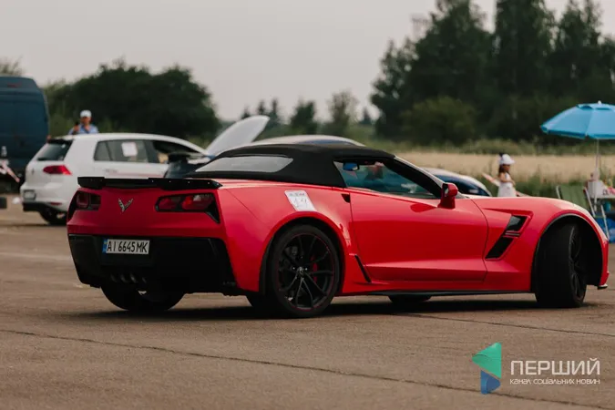 Драйв та адреналін: під Луцьком змагалися спортивні авто (фото)