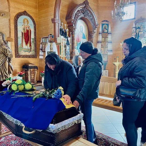 Замість дня народження – похорон: на Волині попрощалися з Героєм Олександром Решетюком (фото)