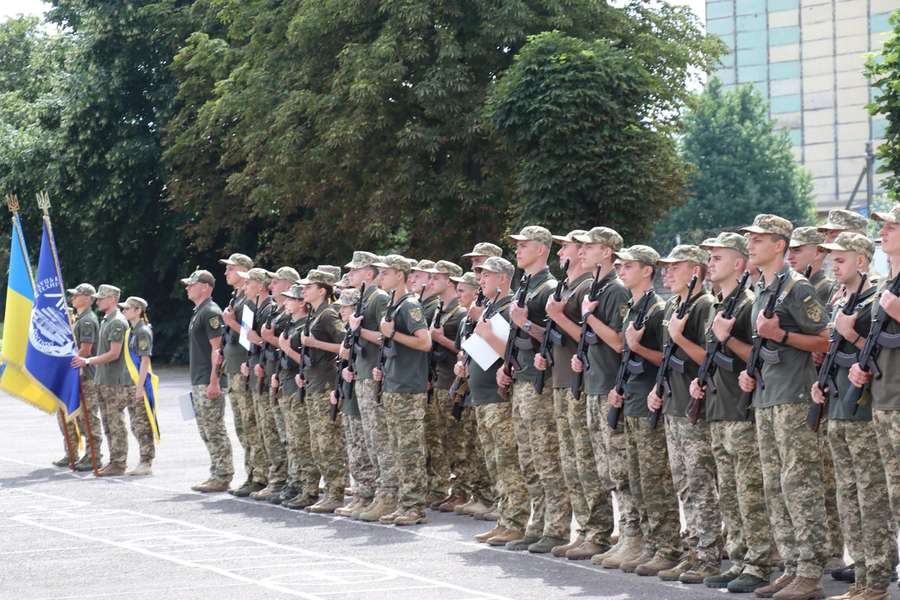73 курсанти луцького вишу склали присягу на вірність Україні (фото)