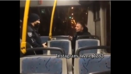 Не одягнув маску: у Рівному патрульні закували в кайданки пасажира тролейбуса (відео)