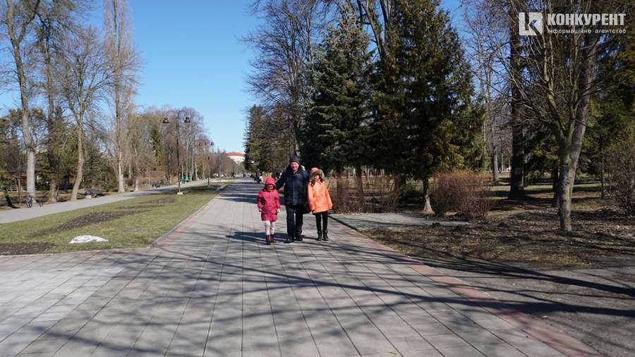Весна у Луцьку: атмосферні фото залитого сонцем міста