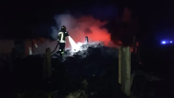 Під Луцьком вночі сталася серйозна пожежа (фото)