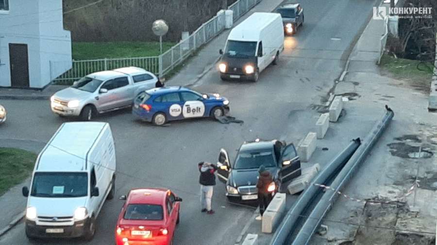 У Луцьку - аварія за участі двох автівок (фото, відео)