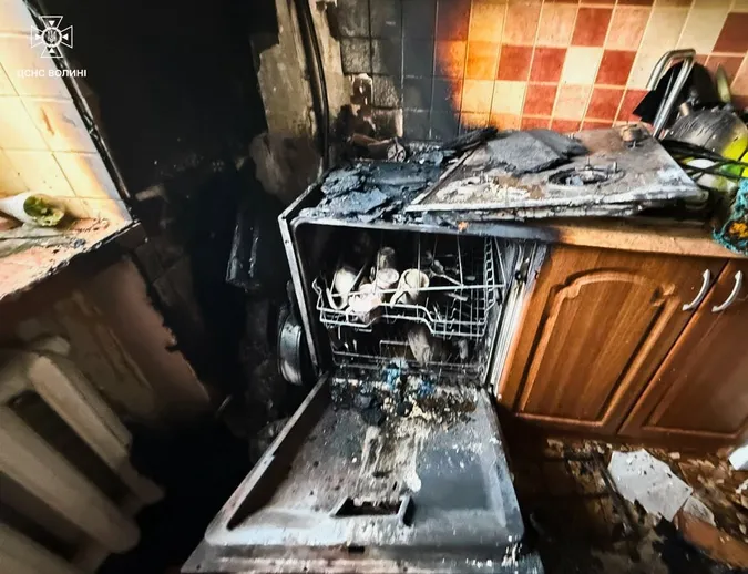 У Ковелі – пожежа: з багатоповерхівки евакуювали 20 людей і собаку (фото)