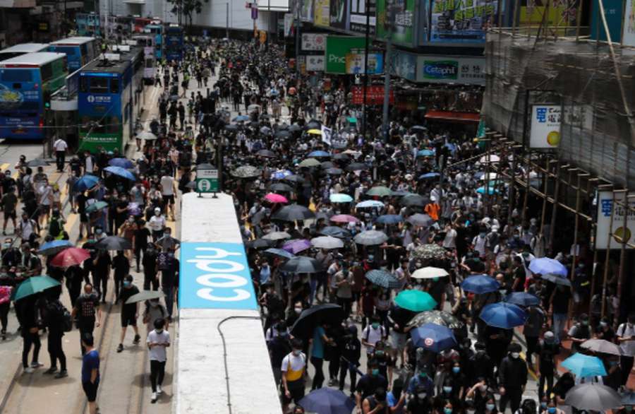 У Гонконзі  – нова хвиля вуличних протестів: поліція застосувала сльозогінний газ (фото)
