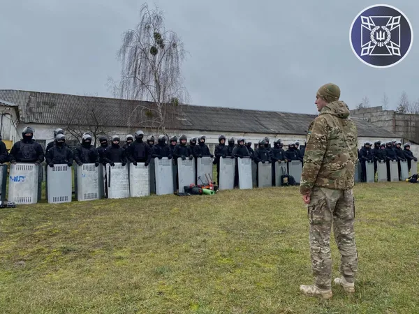 Тривога та блокування «порушників» у Маневицькій колонії: що там коїлося (фото)