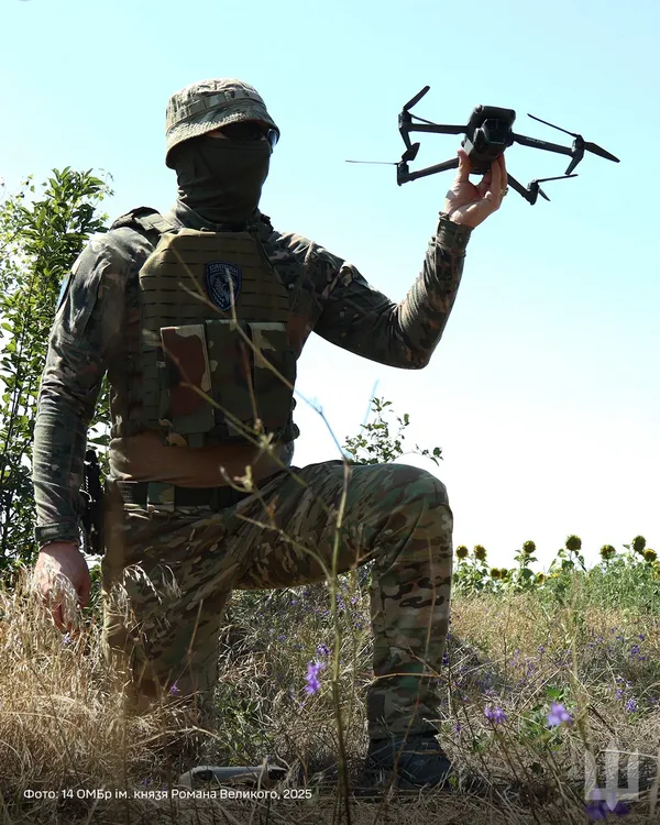 Під прицілом FPV-дронів: історія неймовірного порятунку волинського дронаря (фото)