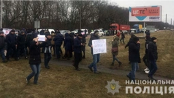 Дорогу Луцьк-Рівне "скували" затори: відбулася акція протесту (фото)
