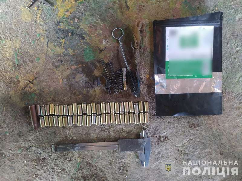 Волинські поліцейські затримали торговця зброєю з Черкащини (фото, відео)
