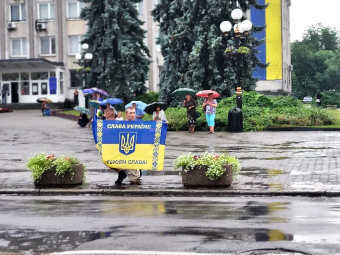 Місто плакало дощем: у Ковелі попрощалися з Героєм Віталієм Кушнірчуком