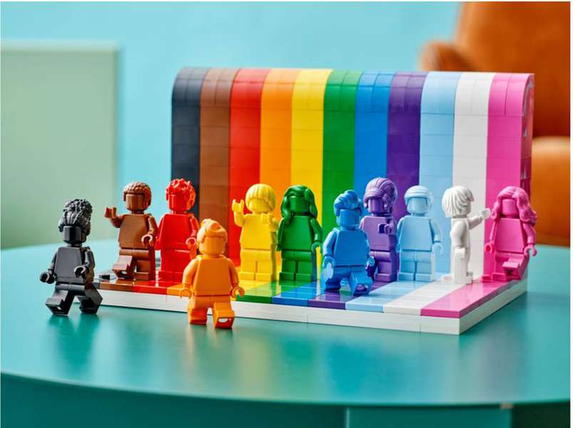 LEGO випустить перший ЛГБТ-набір без визначеної статі