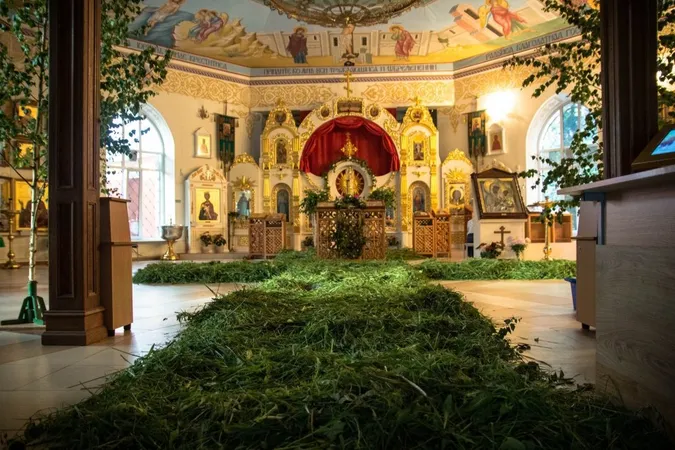 Скільки днів та як святкувати Трійцю