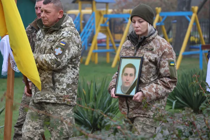 Громада на колінах зустріла загиблого на Курщині волинянина Василя Приступу