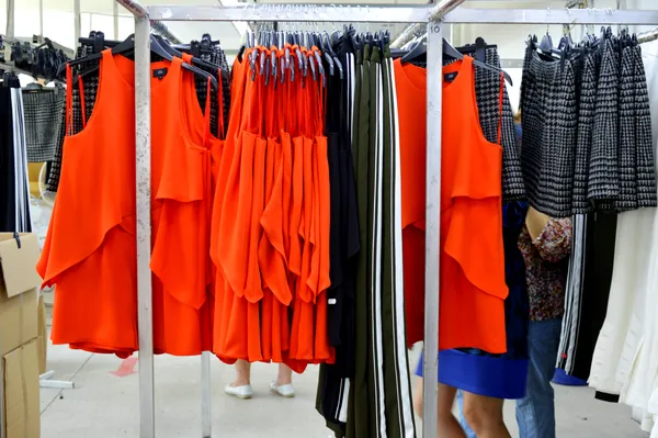 Як у Луцьку шиють оригінальний одяг River Island (фото)