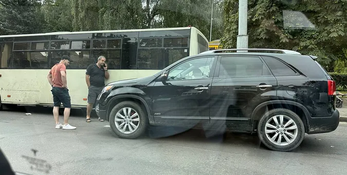 У Луцьку позашляховик в'їхав у маршрутку