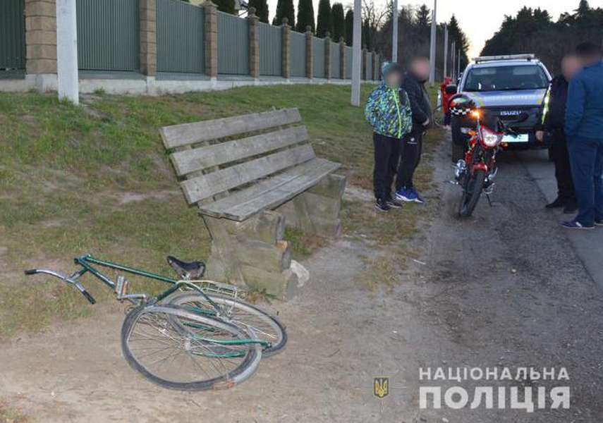 У Луцькому районі 13-річний мотоцикліст збив пенсіонера на велосипеді (фото)