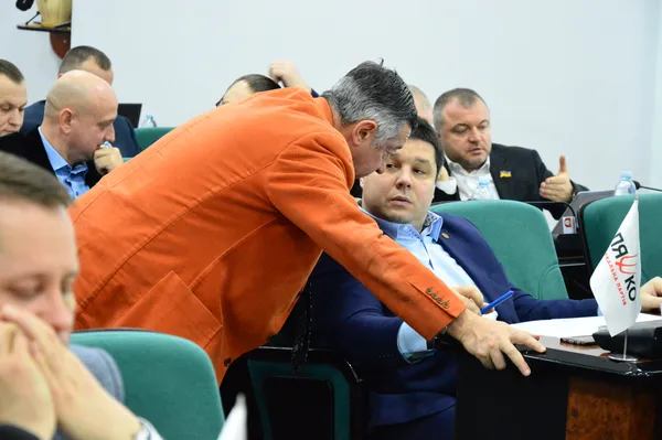 Депутат Микола Дендіберін розповів колегам як можна ловити бездомних собак