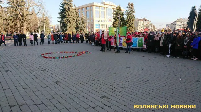 У Луцьку більше тисячі студентів вийшли на акцію підтримки ВІЛ-інфікованих людей