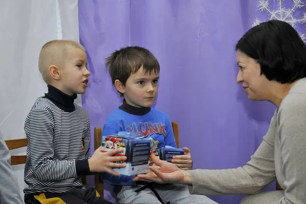 На Волині школи і дитсадки отримали 23 тисячі солодких подарунків