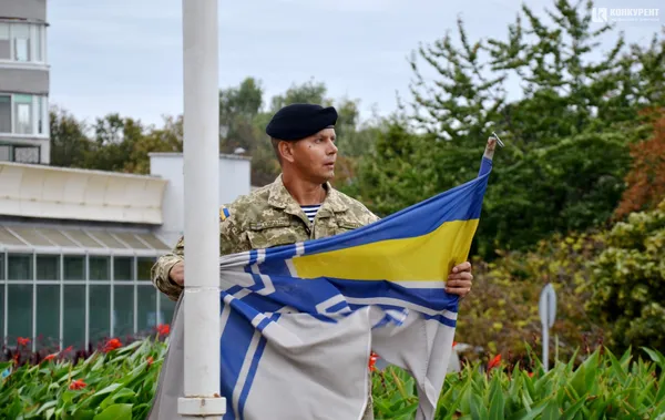 У Луцьку спустили прапор підтримки полонених моряків та передадуть в музей (фото)