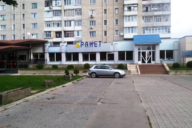 На проспекті Молоді у Луцьку парковка буде платною