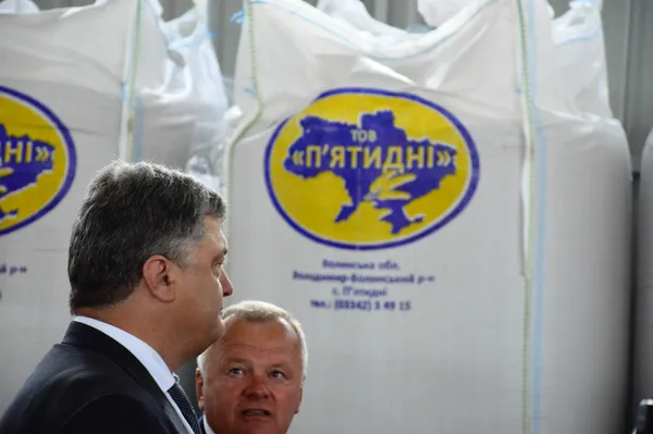 VIP-персони, гвинтокрили та новий завод: репортаж з візиту Порошенка на Волинь (фото)