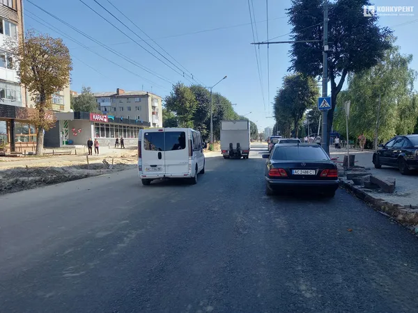 Асфальт та трохи хаосу: що коїться на проспекті Волі у Луцьку (фото, відео)