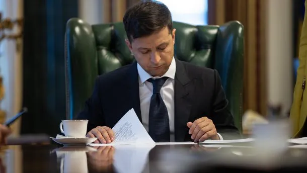 Зеленський підписав закон про зняття недоторканності з депутатів