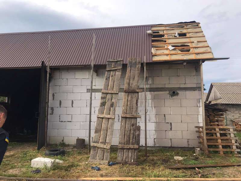 На Камінь-Каширщині згорів будинок і гараж (фото)