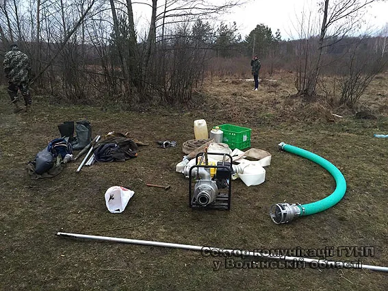 На Волині затримали шістьох бурштинокопачів із Луцька та району