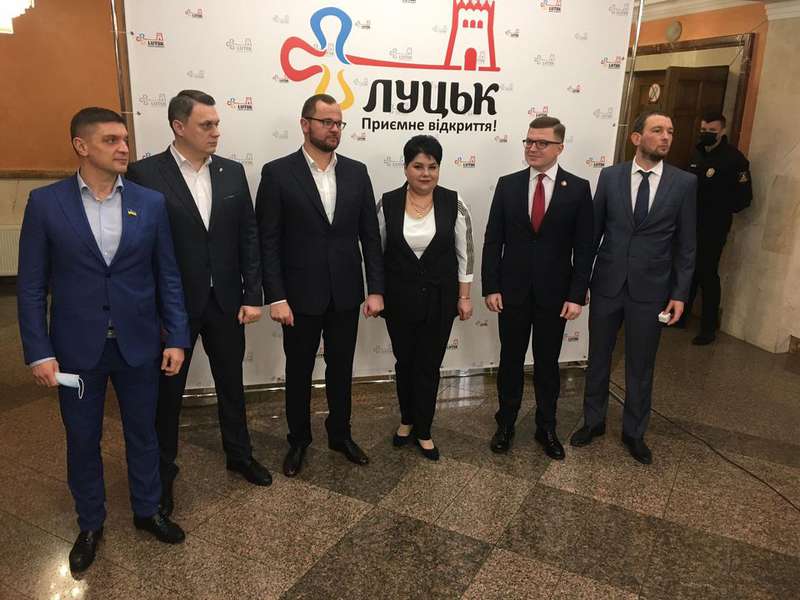Нові депутати Луцькради вперше зібралися на сесію (ІМЕНА)