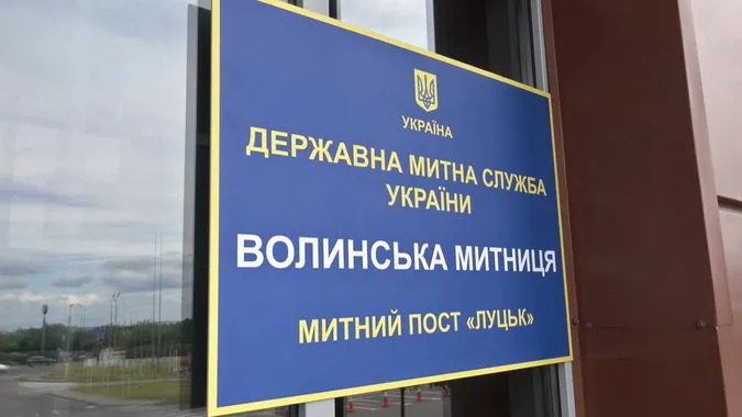 На митному посту «Луцьк» – масштабні обшуки: що відомо