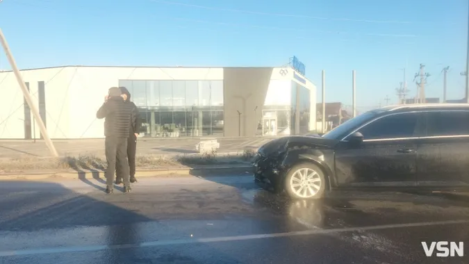 Ковзанка, а не дорога: на об'їзній біля Луцька – аварія (фото)